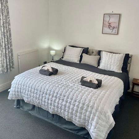 Entire Holiday Home In Blackpool With Free Parking And A Private Patio Garden Exterior photo