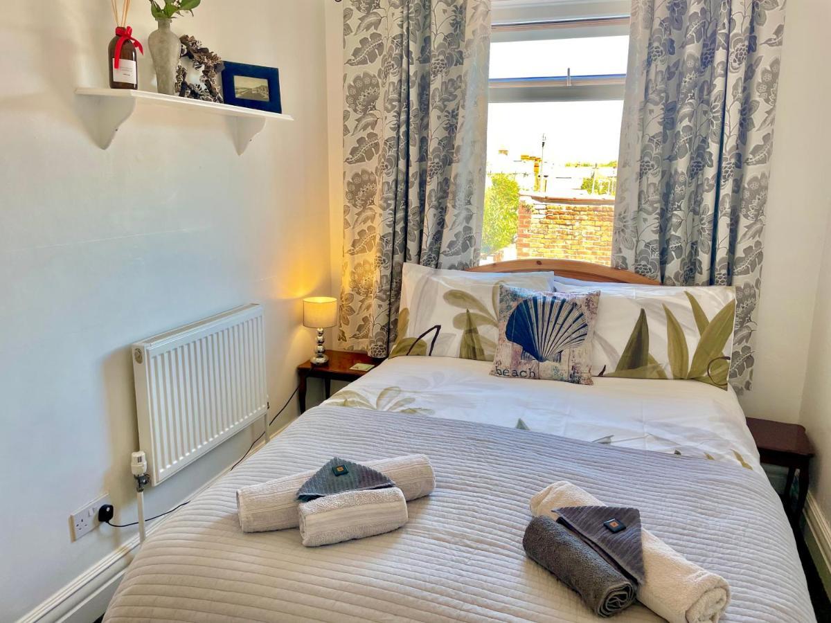 Entire Holiday Home In Blackpool With Free Parking And A Private Patio Garden Exterior photo
