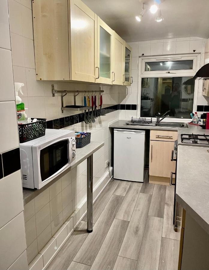 Entire Holiday Home In Blackpool With Free Parking And A Private Patio Garden Exterior photo