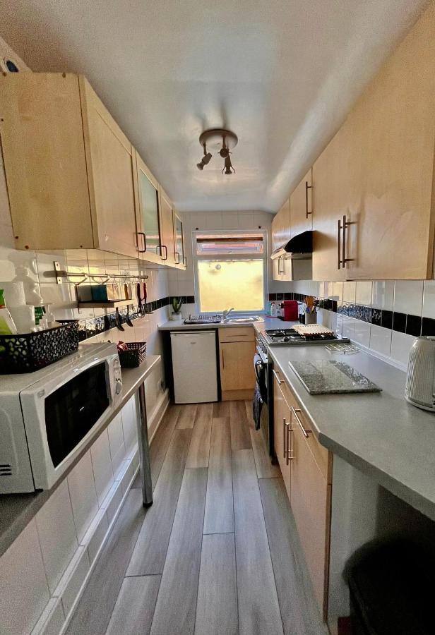 Entire Holiday Home In Blackpool With Free Parking And A Private Patio Garden Exterior photo