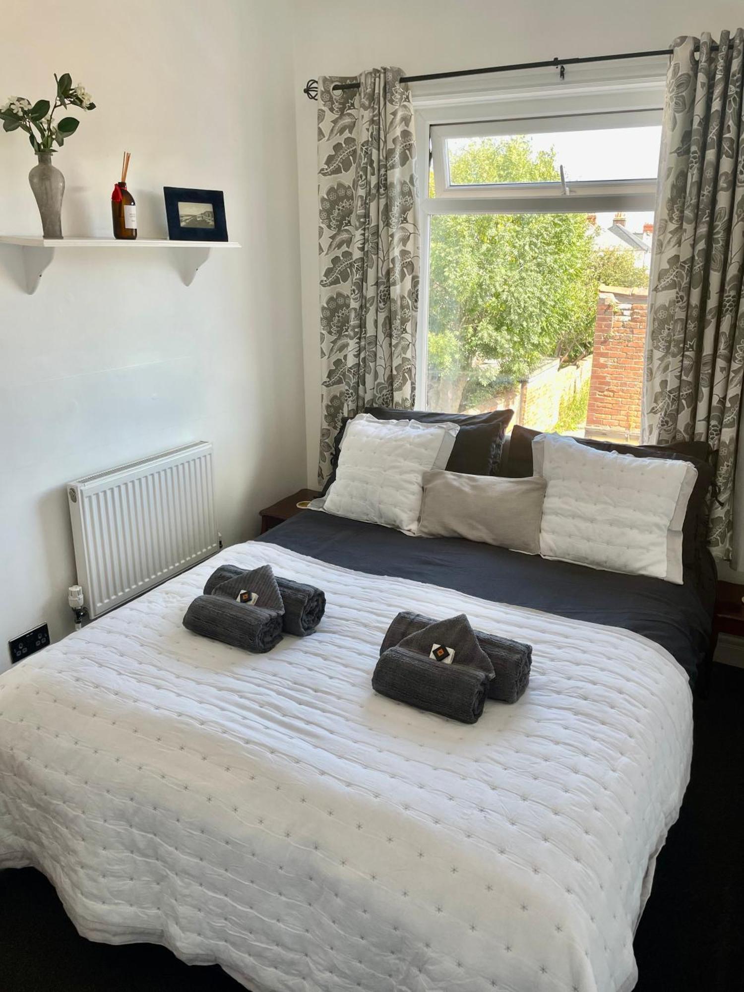 Entire Holiday Home In Blackpool With Free Parking And A Private Patio Garden Exterior photo