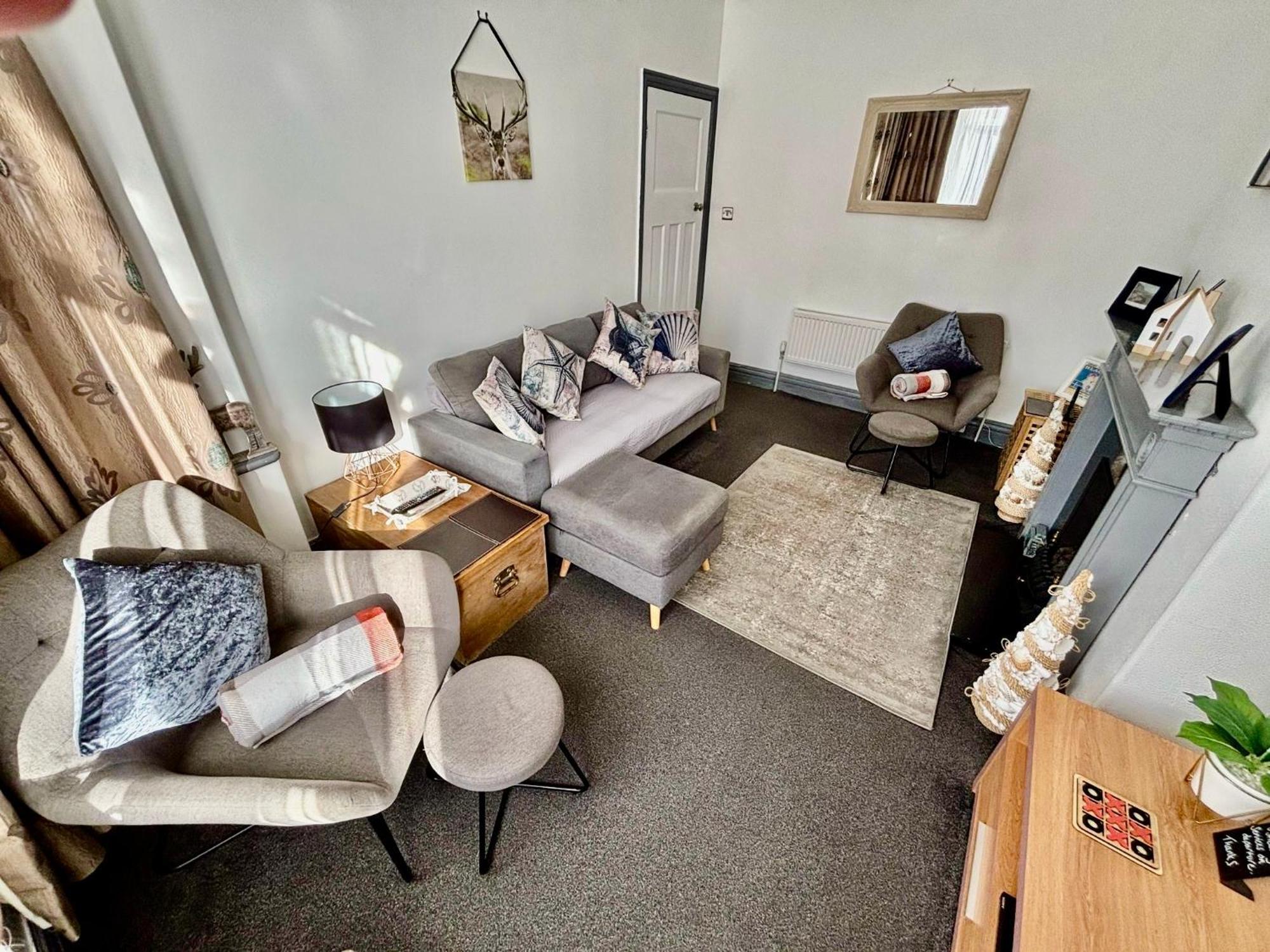Entire Holiday Home In Blackpool With Free Parking And A Private Patio Garden Exterior photo